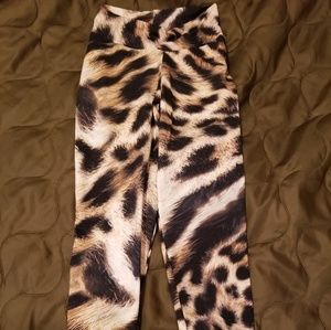 Animal print butt scrunch leggings